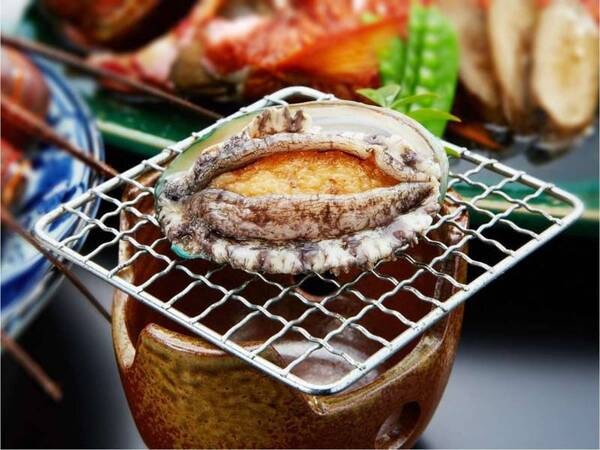 鴨川グランドホテルの お誕生日お部屋食プラン 鮑踊焼き付き 11 12月生まれの方対象 Welcome千葉で伊勢海老付 21 450円 海側和室 禁煙 10畳 部屋食 ゆこゆこ