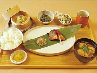 勝浦ヒルトップホテル&レジデンス/100年フード「うまアジ」朝食膳/例