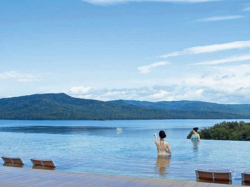 【天空ガーデンスパ】まるで湖面と一体に！阿寒湖を一望する壮大な景色