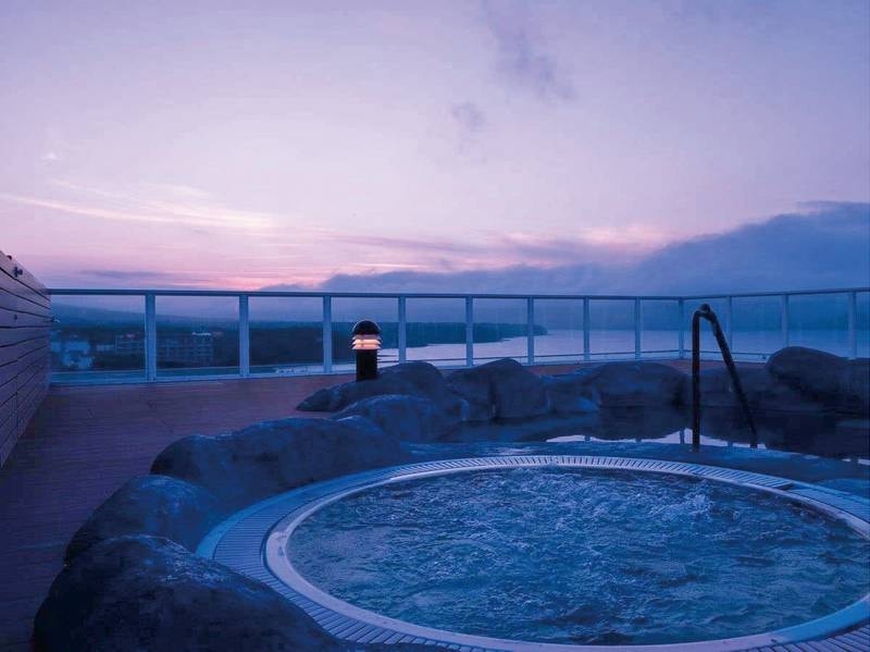 【天空ガーデンスパ】まるで湖面と一体に！阿寒湖を一望する壮大な景色