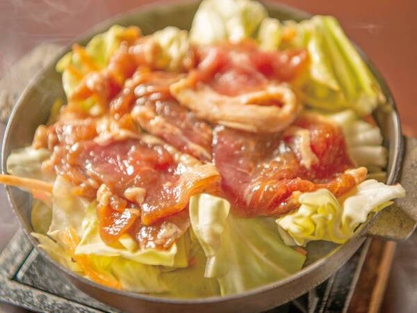 【夕食:和洋中ビュッフェ/例】お好みの具材を選んで自分で作れるジンギスカン