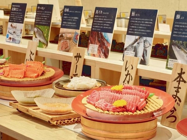 夕食バイキング/鮮度にこだわった海鮮やオリジナルメニューが並ぶ(例)