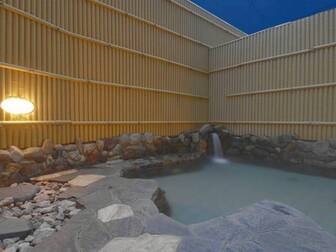 紋別プリンスホテル／【露天風呂】大浴場に併設の露天風呂。化粧水のようなしっとり肌なじみの良い温泉！