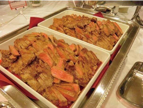 【夕食バイキング/一例】牛ステーキ♪
