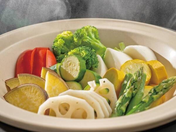 【夕食ビュッフェ/例】蒸し野菜なども