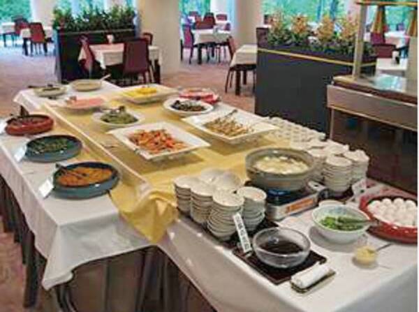 【朝食バイキング/例】地元・旬の食材をたっぷり使った、和洋朝食バイキングをご用意♪