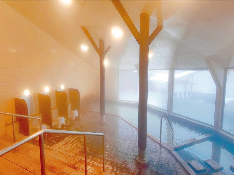 【男性専用内湯】開放感あふれる浴場