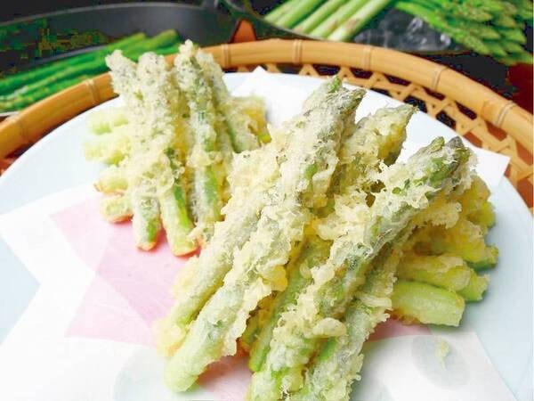 朝食ブッフェ一例/アスパラガスの天ぷら
