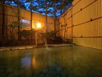 湯元オロフレ荘/【露天風呂】川のせせらぎを聞きながら、かけ流しの湯を楽しむ