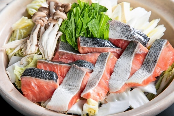 【７/1～夕食ビュッフェ一例】鮭鍋
※内容は時期、仕入れにより変更の場合有