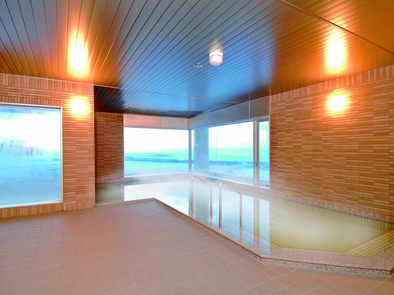 【大浴場】オホーツク海に面するゆったりとした広さのお風呂