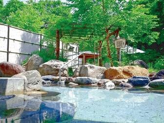 小樽朝里クラッセホテル／【露天風呂】朝里の森に囲まれ森林浴を味わいながらの湯浴み