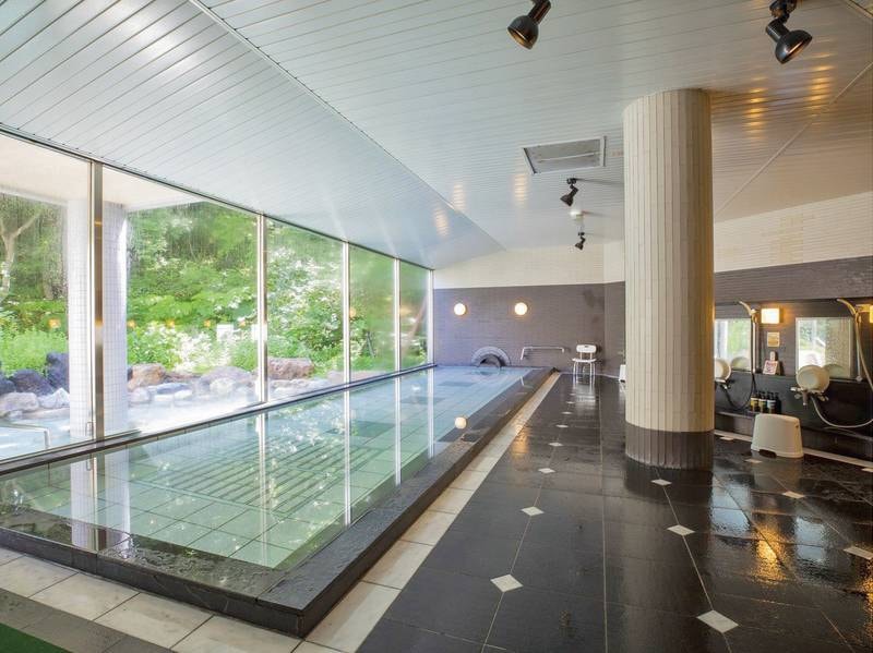 【大浴場】広い洗い場を備えた大浴場