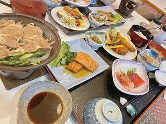 湯の川温泉 源泉掛け流しの宿 ホテルかもめ館／【夕食/例】季節の食材を使用したお料理をご用意