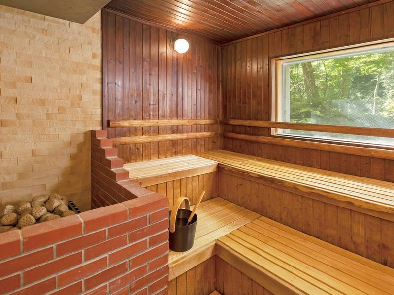 「鳥の声」「川の囁き」どちらにもセルフロウリュ付のサウナが設けられています