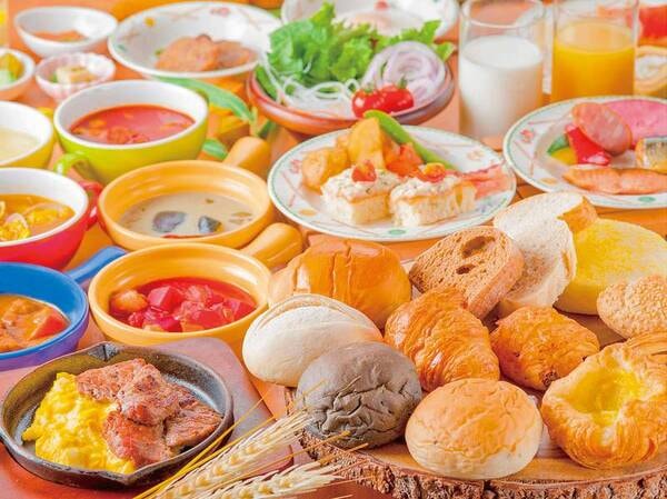 朝食/世界のパンや温製スープが大集合！甘口から激辛の朝カレーも！/一例