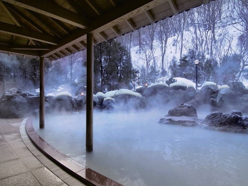 雪の中の露天風呂