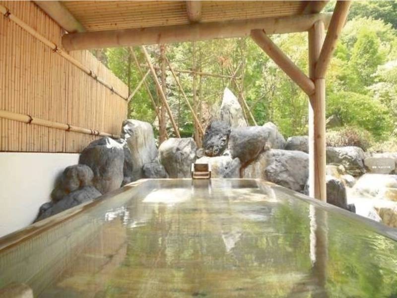 【地下２階露天風呂】檜の香りを感じながら湯あみ