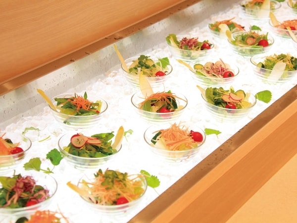 【夕食バイキング/例】会場は「グリーンテラス」にて小鉢でのバイキング