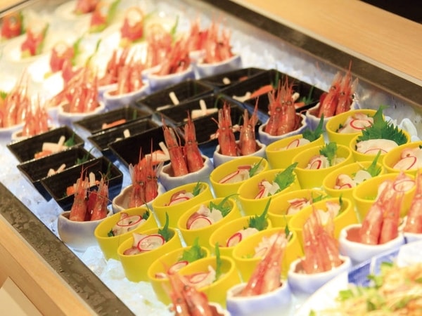【夕食バイキング/例】会場は「グリーンテラス」にて小鉢でのバイキング