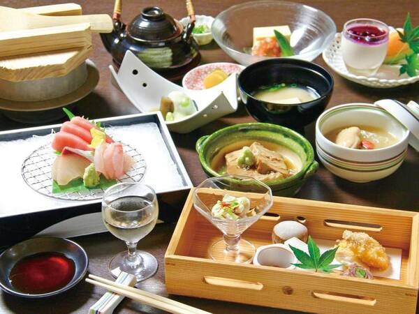 【夕食/例】季節感あふれる一品出しの和会席