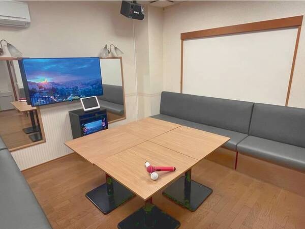 【館内】個室カラオケ完備！無料で利用可能♪当日予約制※先着の為、予約状況によってはご利用頂けない場合がございます。