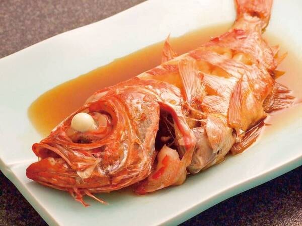 夕食時に「金目鯛の煮付け」を有料で追加が可能！ ※写真一例