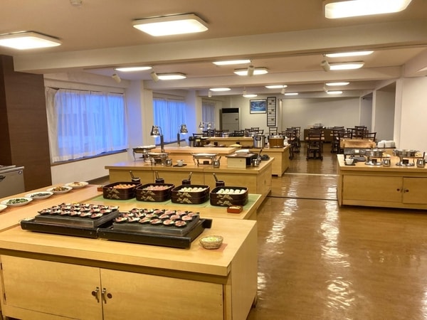 【夕食／例】種類豊富で彩り豊かな和洋中バイキング。さらにアルコールやソフトドリンクの飲み放題付（90分制）！