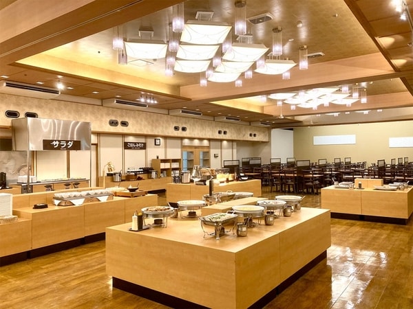 【夕食／例】種類豊富で彩り豊かな和洋中バイキング。さらにアルコールやソフトドリンクの飲み放題付（90分制）！