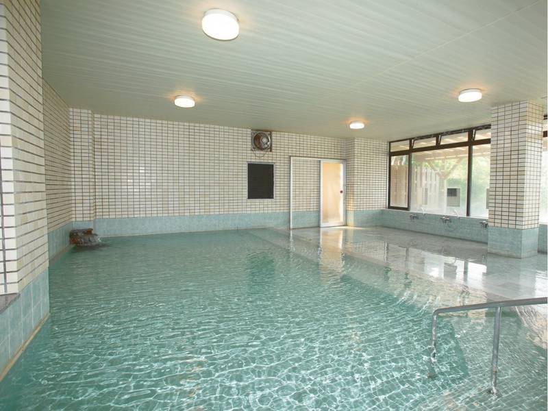 【潮彩の湯】大浴場：広い湯舟でのびのびと湯あみを満喫