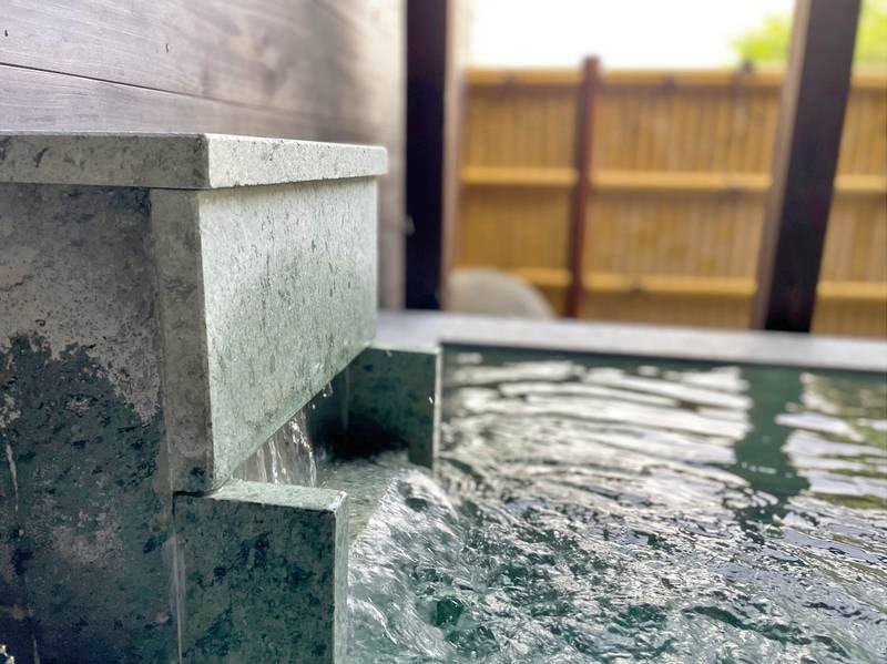 【貸切露天風呂】注ぎ口からのでる、湯の音に癒されて※予約制・有料