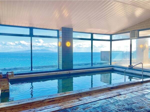 【本館大浴場/檜の湯】時間で男女入れ替え制のため、館内の趣の違う浴場をお楽しみいただけます。