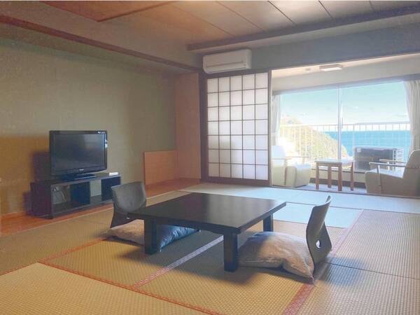 【禁煙・和室10畳以上/例】相模湾を一望できるスタンダードな造りのお部屋です。海を眺めながら寛ぎの時間を…。
