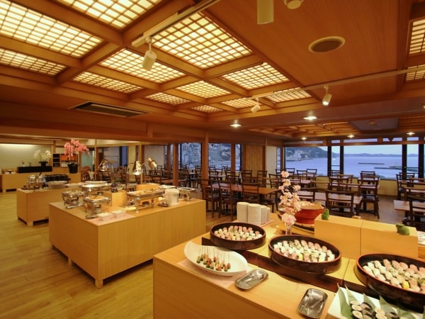【夕食／例】種類豊富で彩り豊かな和洋中バイキング。さらにアルコールやソフトドリンクの飲み放題付（90分制）！