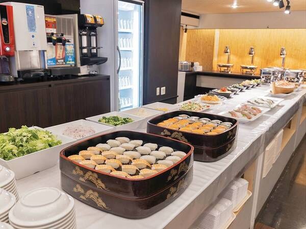 【夕食/例】約40種のハーフバイキング付き