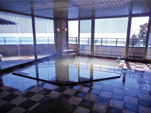 【大浴場】開放的な空間で湯浴み