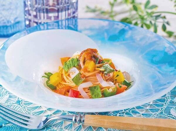 【7/1/～8/31】夏野菜とイカの冷製カッペリーニ※イメージ
イカと彩り鮮やかな夏野菜のトマトソース冷製カッペリーニ。