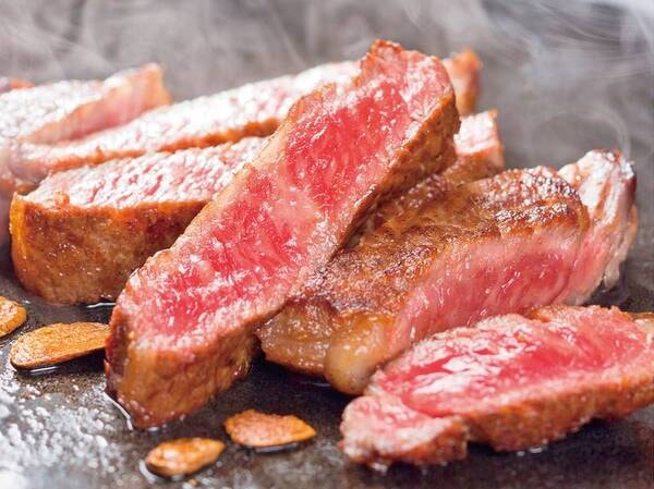 焼きたてステーキ/例※調味牛脂を注入した加工肉です。