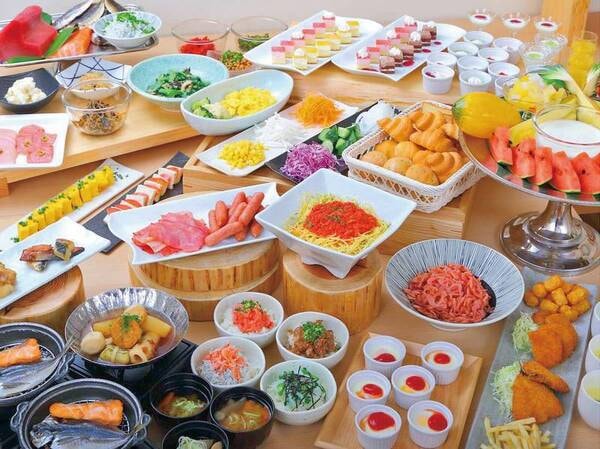 【朝食ビュッフェ/例】お客様に大人気!品数約60種類の朝食ビュッフェ朝からケーキも食べ放題