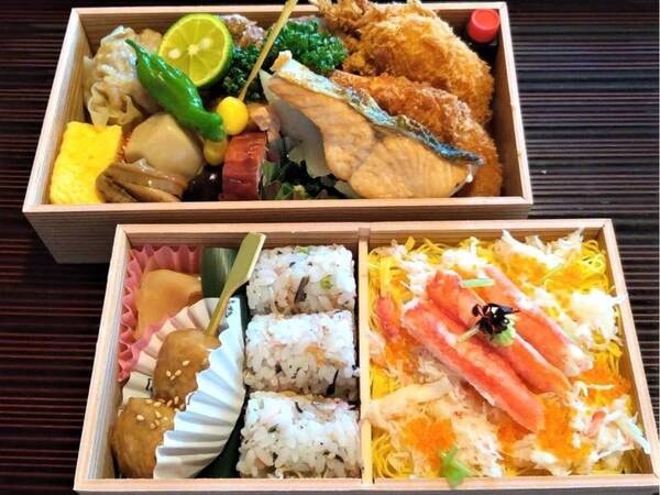 プチ贅沢弁当/例。地元店のお弁当をお部屋でどうぞ