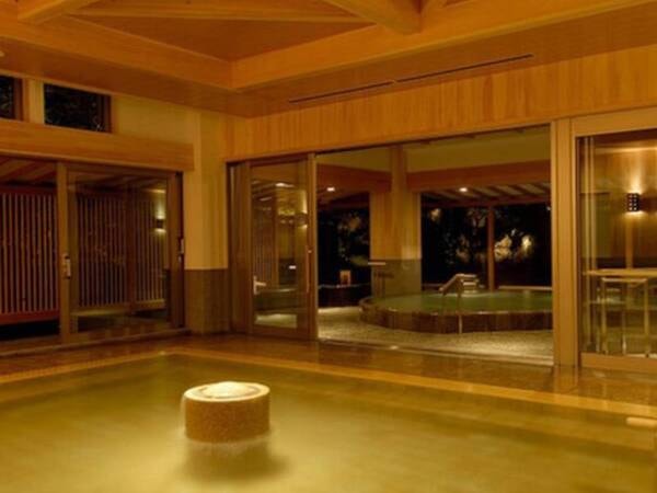 広々とした大浴場で落ち着いた空間で寛げる『大浴場　水心鏡』