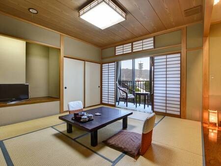 *［山側和室一例］客室まで急な階段があるため小さなお子様や足の悪い方、ご年配の方には不向きな客室です