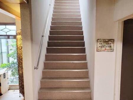 *［禁煙・和室8～12畳一例］客室まで急な階段があるためお子様やご年配の方には不向きな客室です