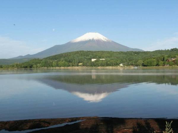 【宿からの眺望/例】春の富士山は穏やか

