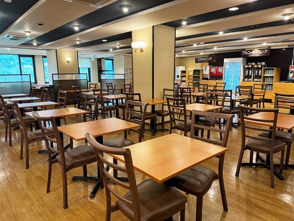 【夕食／例】種類豊富で彩り豊かな和洋中バイキング。さらにアルコールやソフトドリンクの飲み放題付（90分制）！