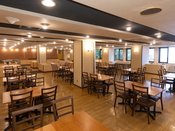【夕食／例】種類豊富で彩り豊かな和洋中バイキング。さらにアルコールやソフトドリンクの飲み放題付（90分制）！