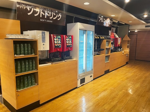 【夕食／例】種類豊富で彩り豊かな和洋中バイキング。さらにアルコールやソフトドリンクの飲み放題付（90分制）！