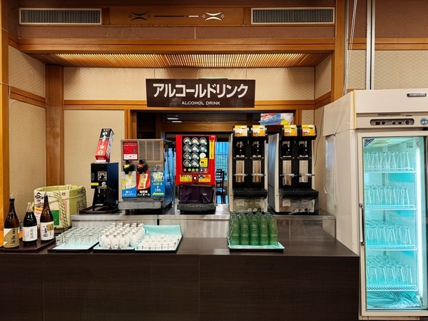【夕食／例】種類豊富で彩り豊かな和洋中バイキング。さらにアルコールやソフトドリンクの飲み放題付（90分制）！
