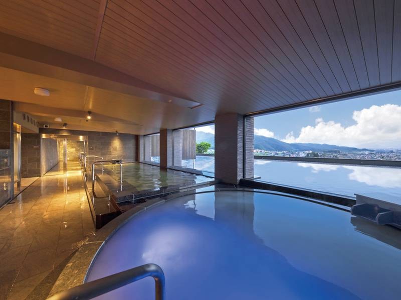 アルプスの山々や松本の城下町など絶好なロケーションを眺めながらの入浴は格別