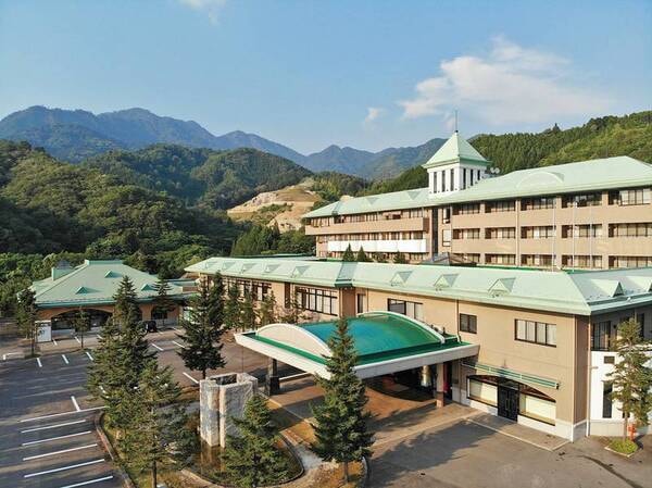 【外観】木曽の自然に囲まれたリゾートホテル